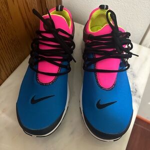 New Nike Women’s Blue and Pink Athletic Shoes